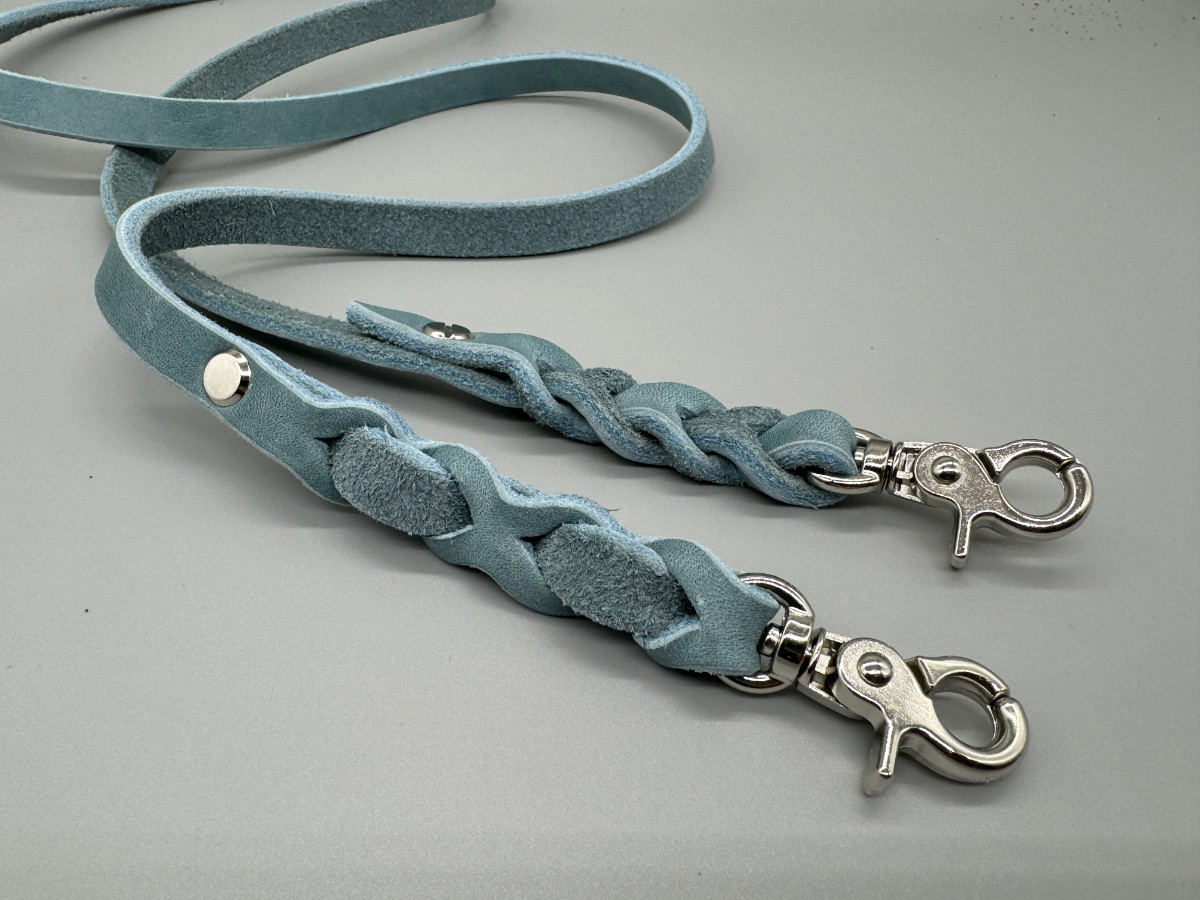 Handyleine "Blue Mountain" von LEINENREICH - handgemachte Handykette aus Leder - Detail