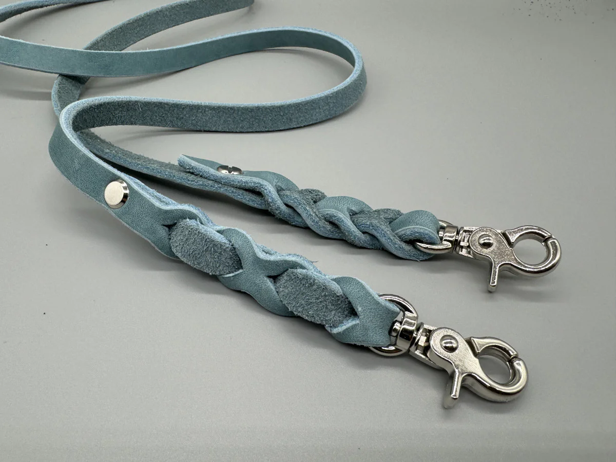 Handyleine "Blue Mountain" von LEINENREICH - handgemachte Handykette aus Leder - Detail