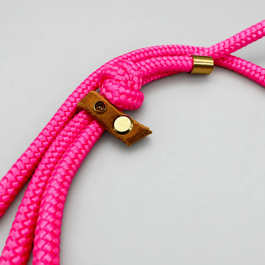 Handyleine "Valentina" von LEINENREICH - neon-pink und messing