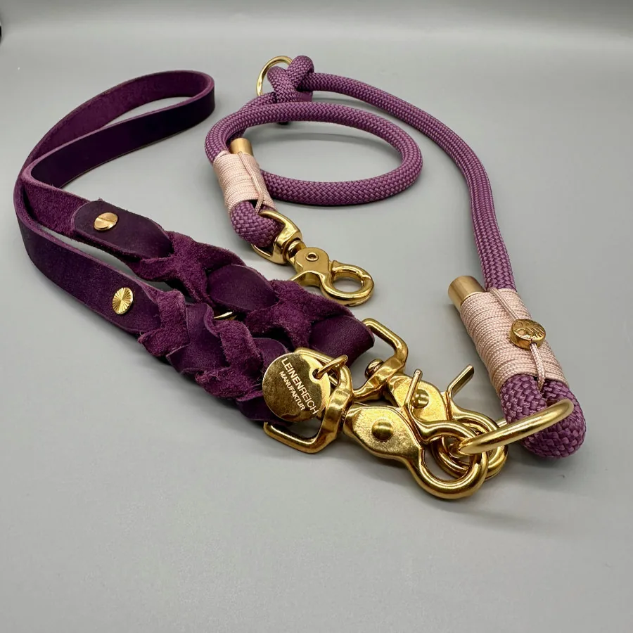 Premium-Wechselleine Ravenna in Aubergine mit Adaptern in Puderrosé und Mauve – Detailansicht 6