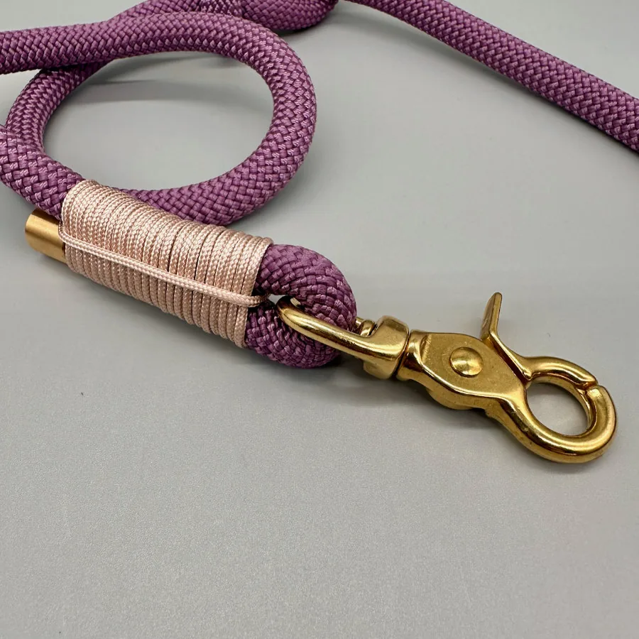 Premium-Wechselleine Ravenna in Aubergine mit Adaptern in Puderrosé und Mauve – Detailansicht 8