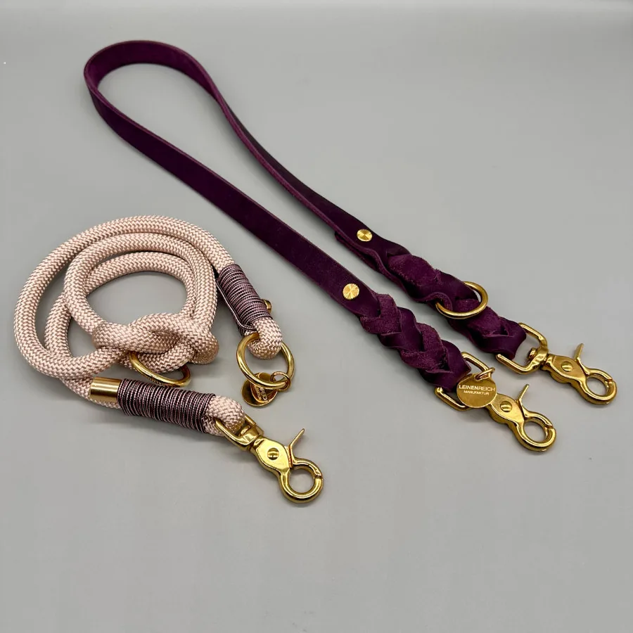 Premium-Wechselleine Ravenna in Aubergine mit Adaptern in Puderrosé und Mauve – Detailansicht 2