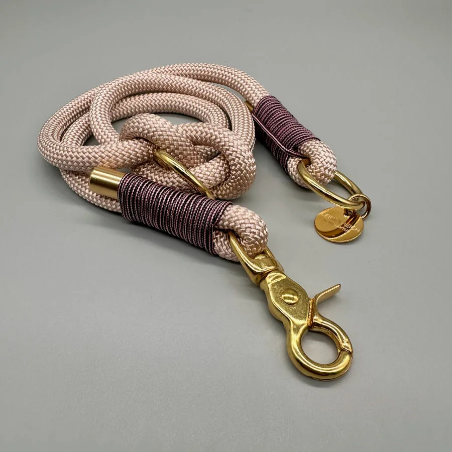 Premium-Wechselleine Ravenna in Aubergine mit Adaptern in Puderrosé und Mauve – Detailansicht 3