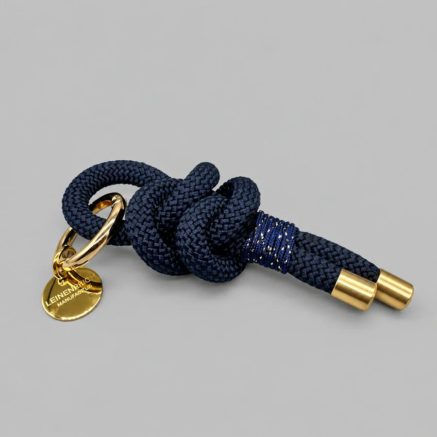 Schlüsselanhänger Nodo d’Autunno aus dunkelblauem Tau mit Knoten, Paracord-Takelung und goldfarbenen Beschlägen