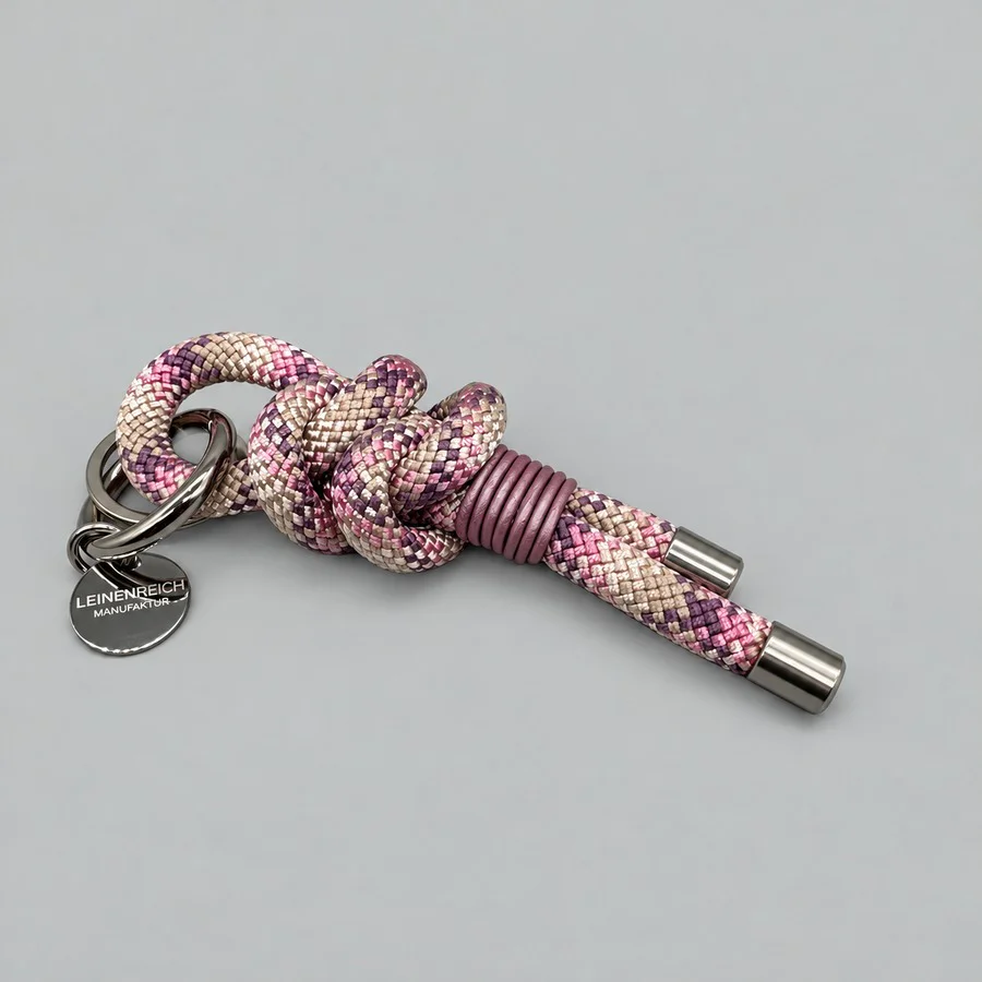 Schlüsselanhänger Nodo d’Autunno aus rosa gemustertem Tau mit Knoten, Paracord-Takelung und silberfarbenen Beschlägen